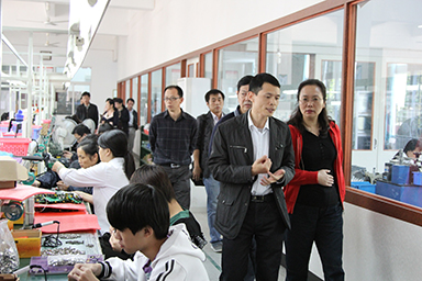 福建省委統(tǒng)戰(zhàn)部副部長(zhǎng)、省工商聯(lián)黨組書(shū)記王玲視察虹潤(rùn)公司
